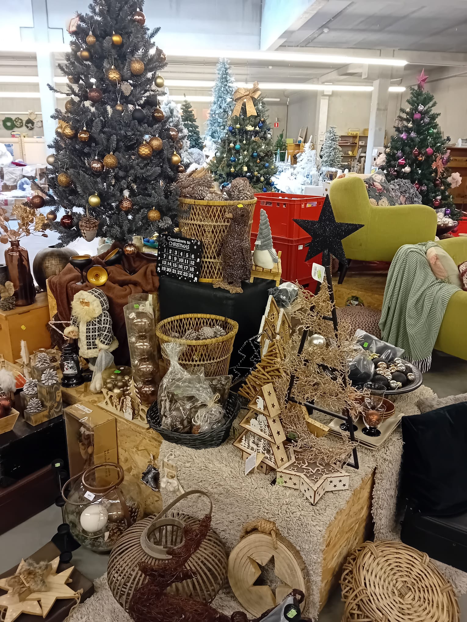 Bij Sjans Herentals vind je leuke kerstspullen zoals kerstbomen en decoratie